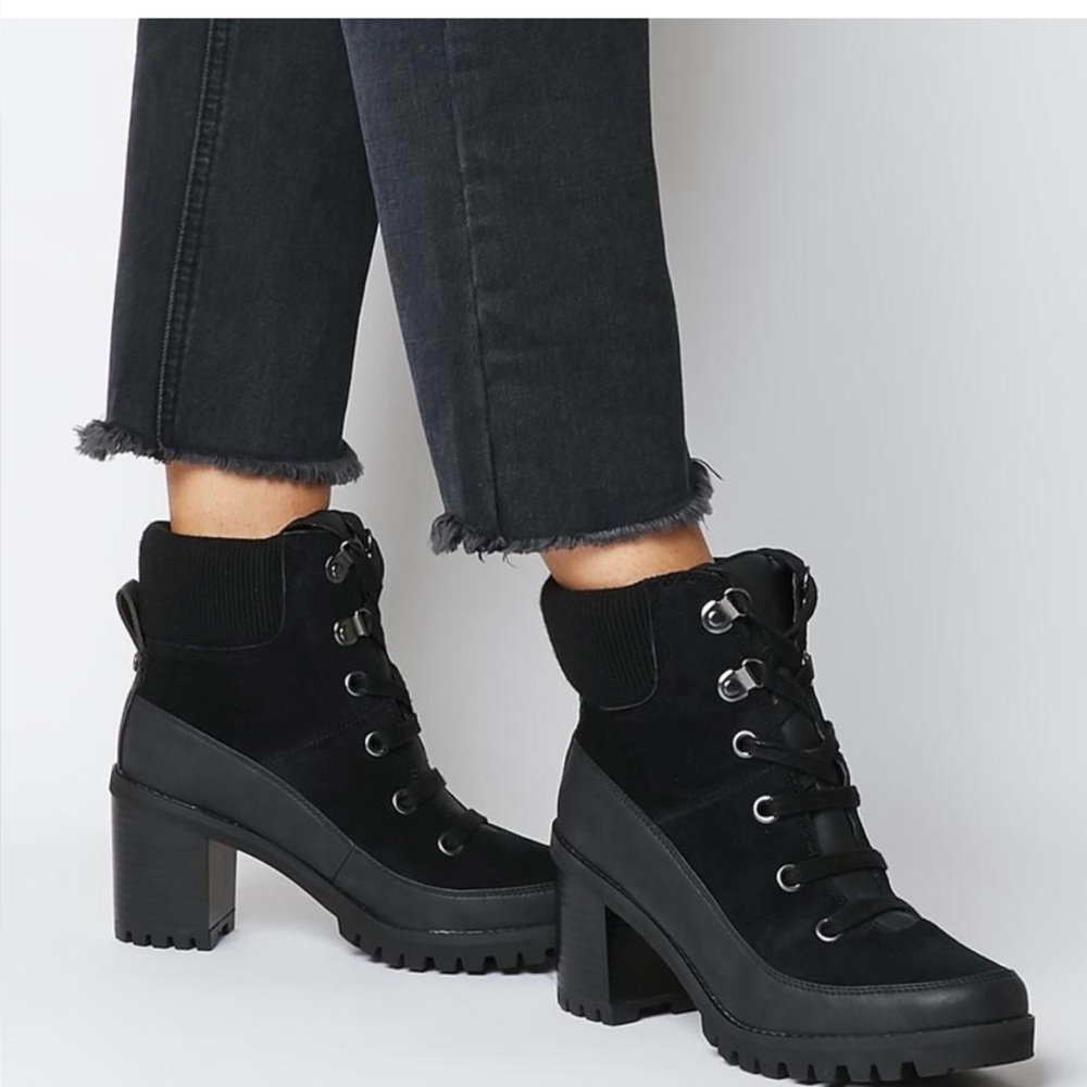[UGG] LIKE NEW Redwood Waterproof Suede Leather Heeled Boot in Black